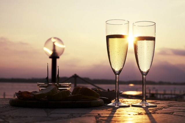 Exploring the Fizz in Prosecco: How Does It Differ from Champagne?