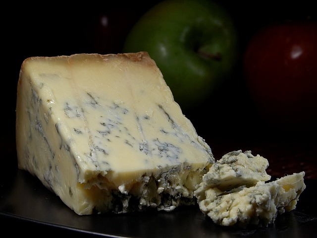 Enhancing the Blue Cheese Experience with Sweet Dessert Wines