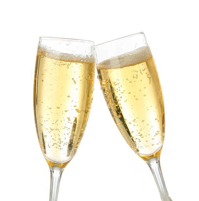 3. Variations in Glass Capacities: How Many Bubbles Fizz in Different Prosecco Serving Sizes?